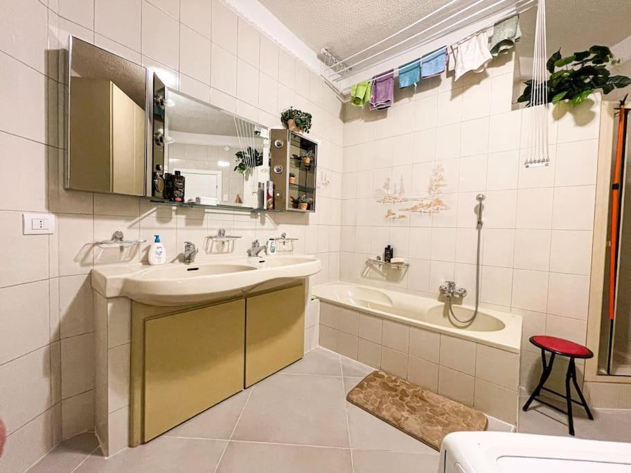 III - Cozy Single Room A Милан Экстерьер фото